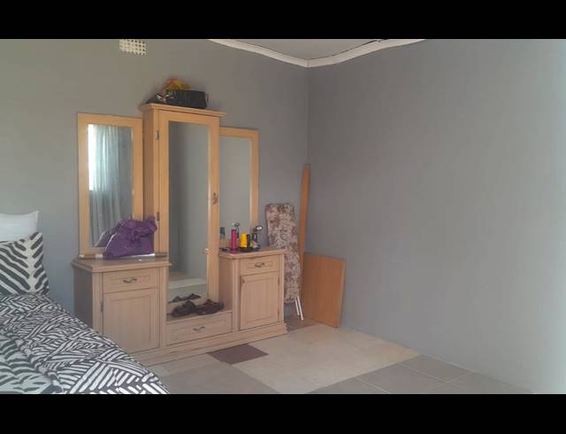 7 BEDROOM HOUSE FOR SALE IN NOMZAMO